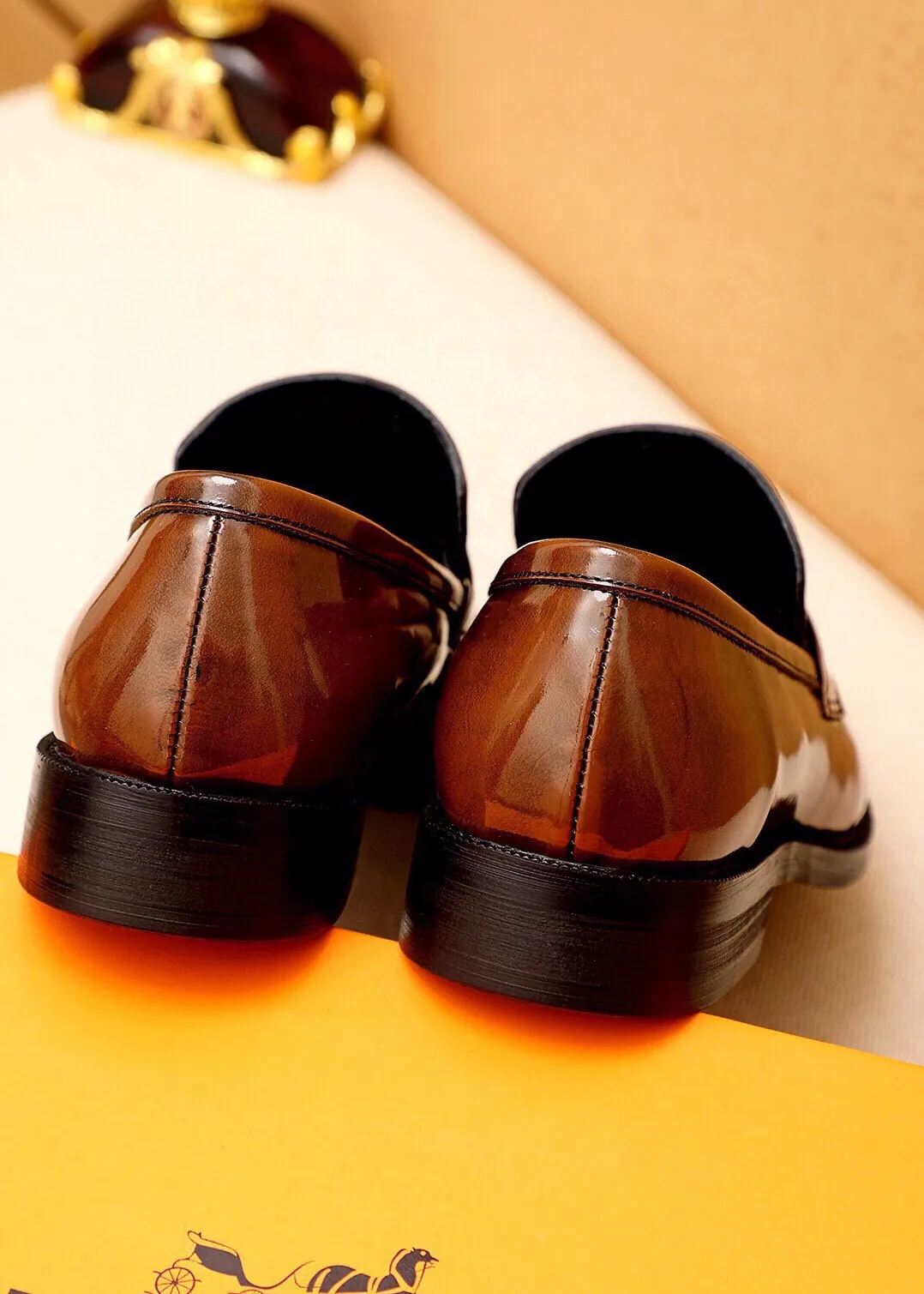Men's shoes 💰460 💐 Product trademark: HERMES "Hermès" casual leather shoes Regular size: 38-44 (45🉑️customized) Product materials: Selected imported first-layer open edge bead upper + classic hardware buckle, imported water-dyed 🐂 cowhide lining. Strong three-dimensional visual effect, combined outsole Color: 2⃣️colors available